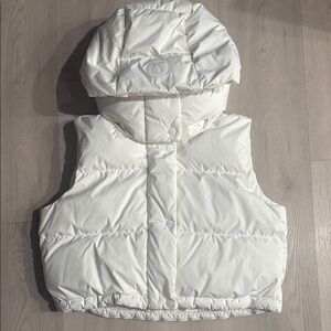 Lululemon Super Cropped Wunder Puff Vest in White